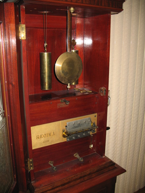 Regina Hall Clock - Image 3